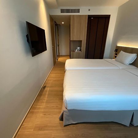Vic 3 Bangkok Hotel Екстер'єр фото
