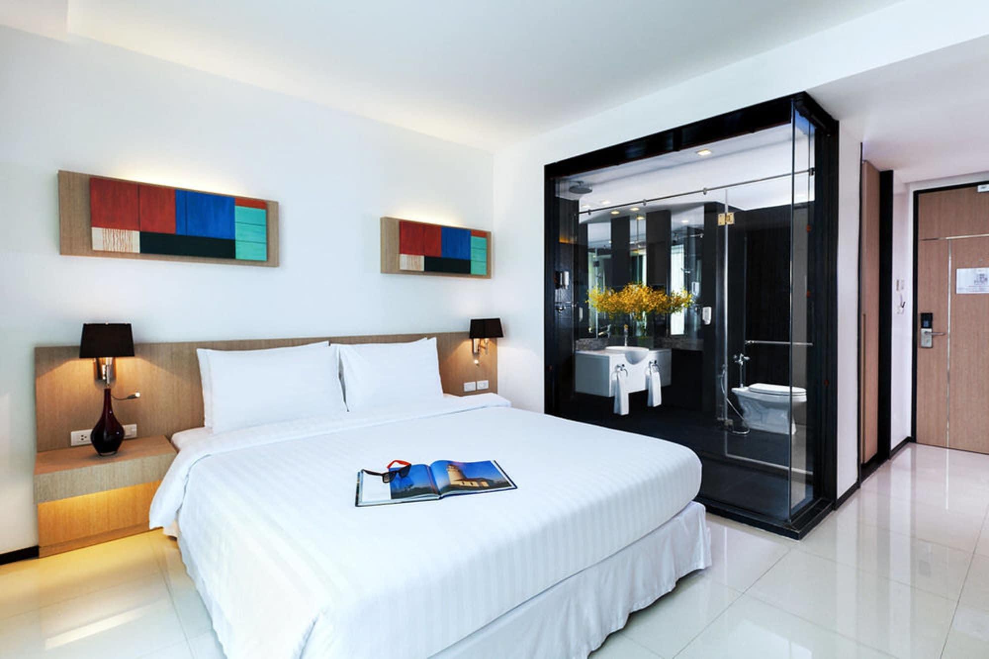 Vic 3 Bangkok Hotel Екстер'єр фото