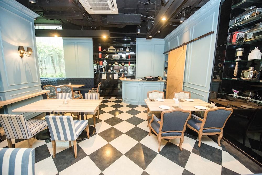 Vic 3 Bangkok Hotel Екстер'єр фото