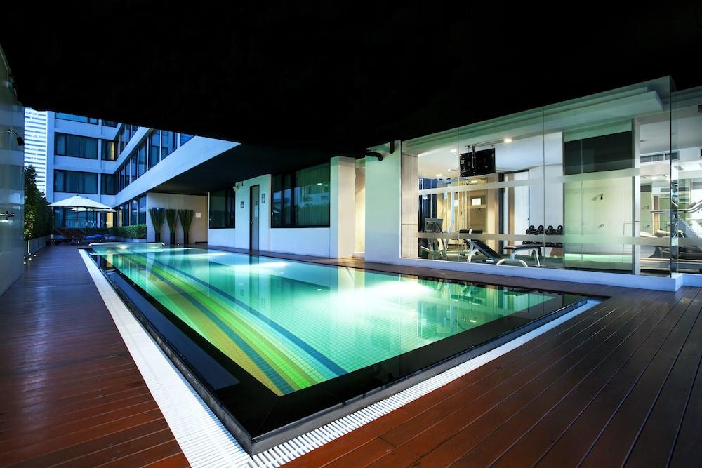 Vic 3 Bangkok Hotel Екстер'єр фото