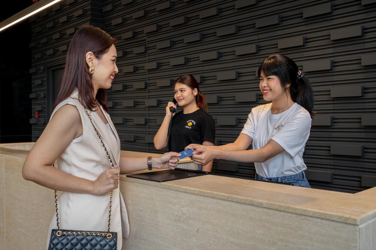 Vic 3 Bangkok Hotel Екстер'єр фото
