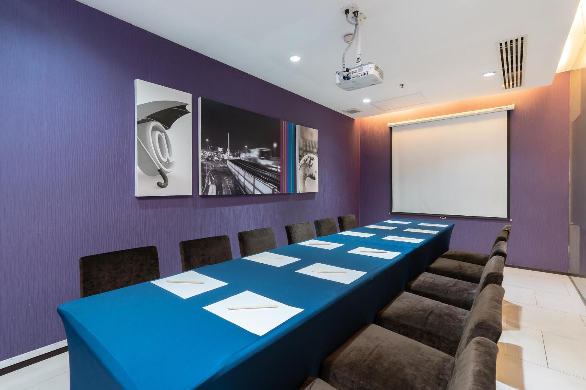 Vic 3 Bangkok Hotel Екстер'єр фото