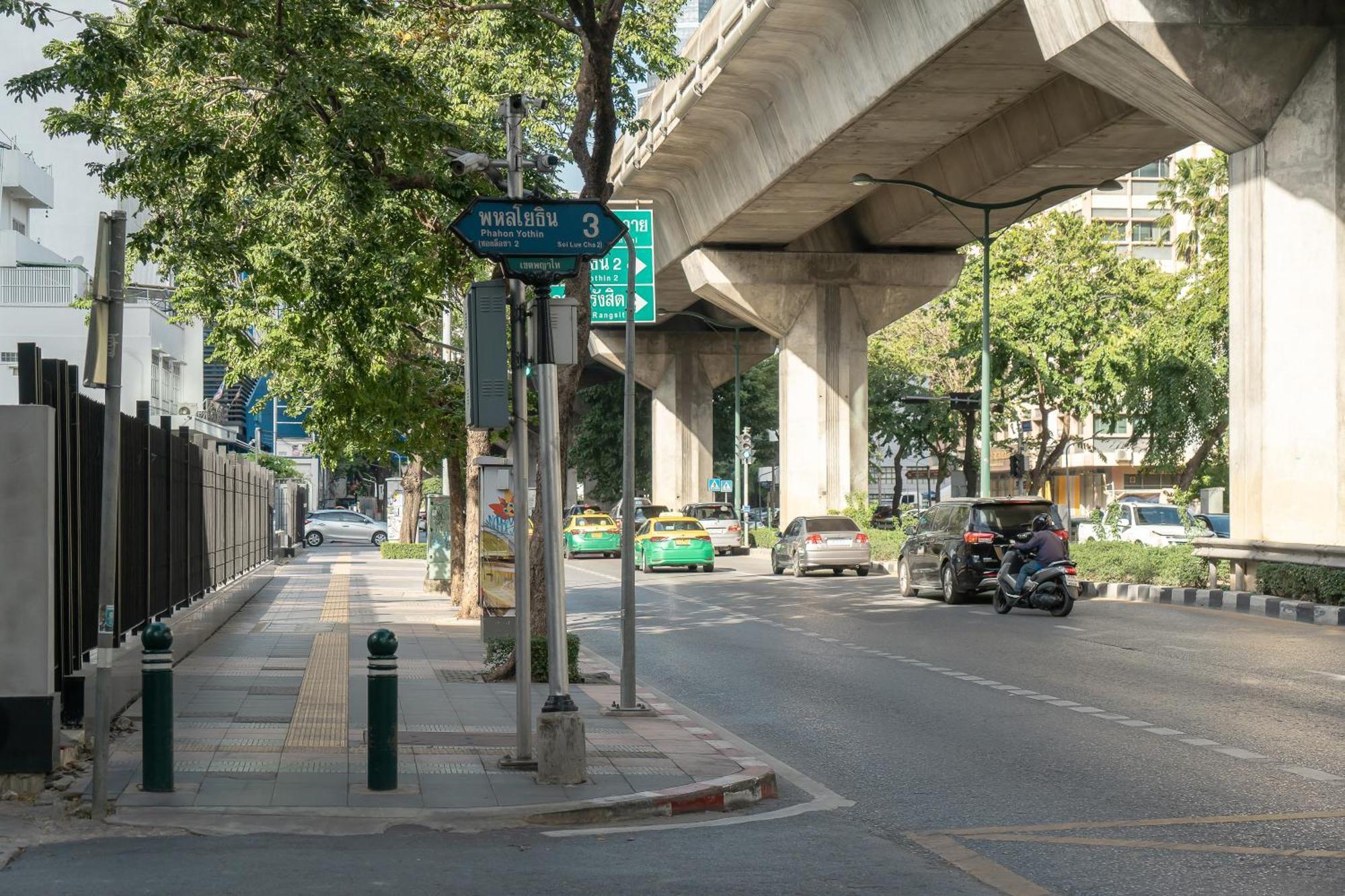 Vic 3 Bangkok Hotel Екстер'єр фото