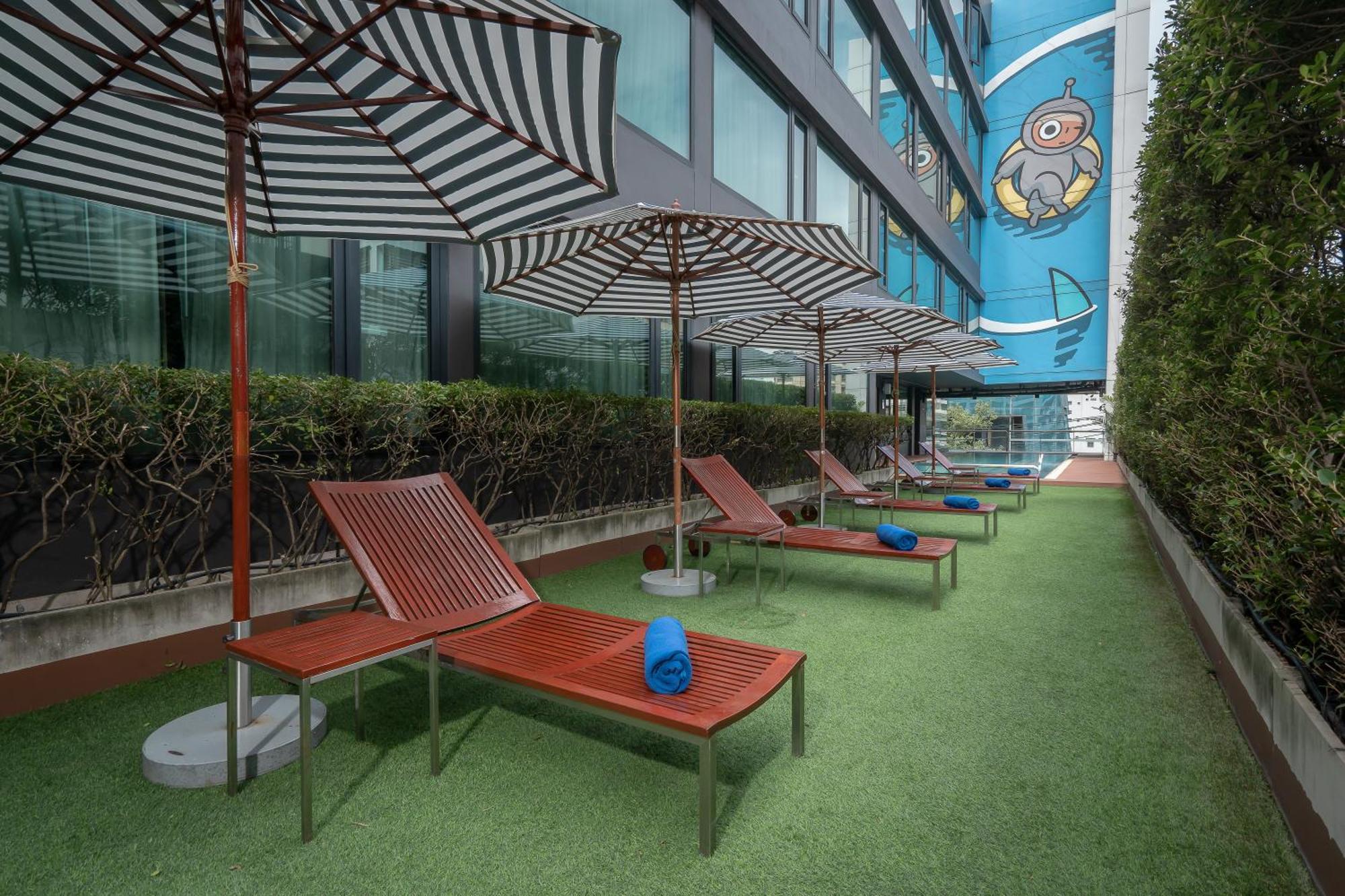 Vic 3 Bangkok Hotel Екстер'єр фото
