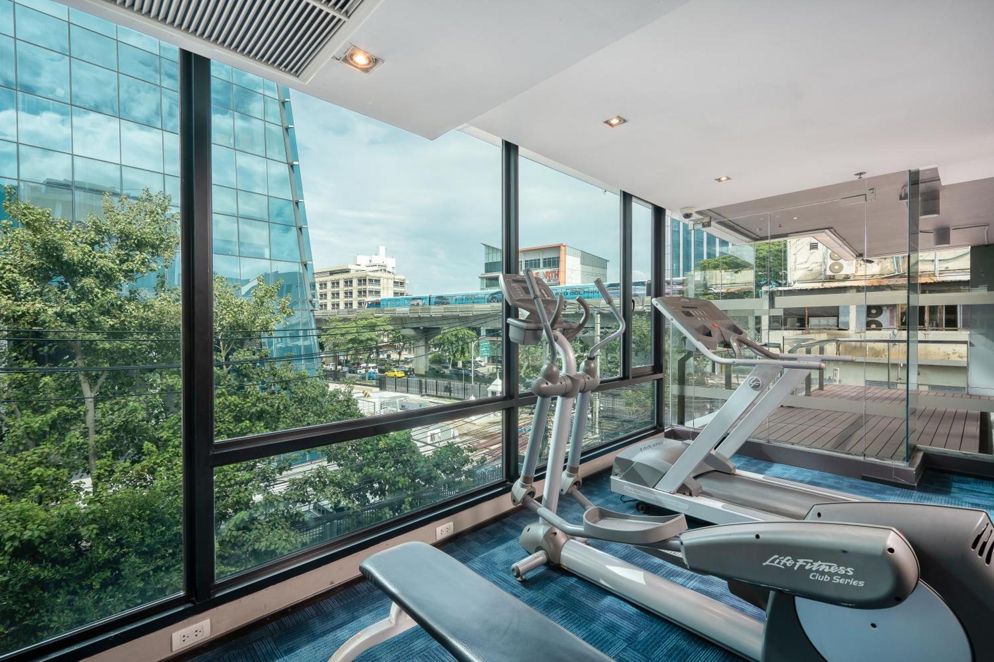 Vic 3 Bangkok Hotel Екстер'єр фото
