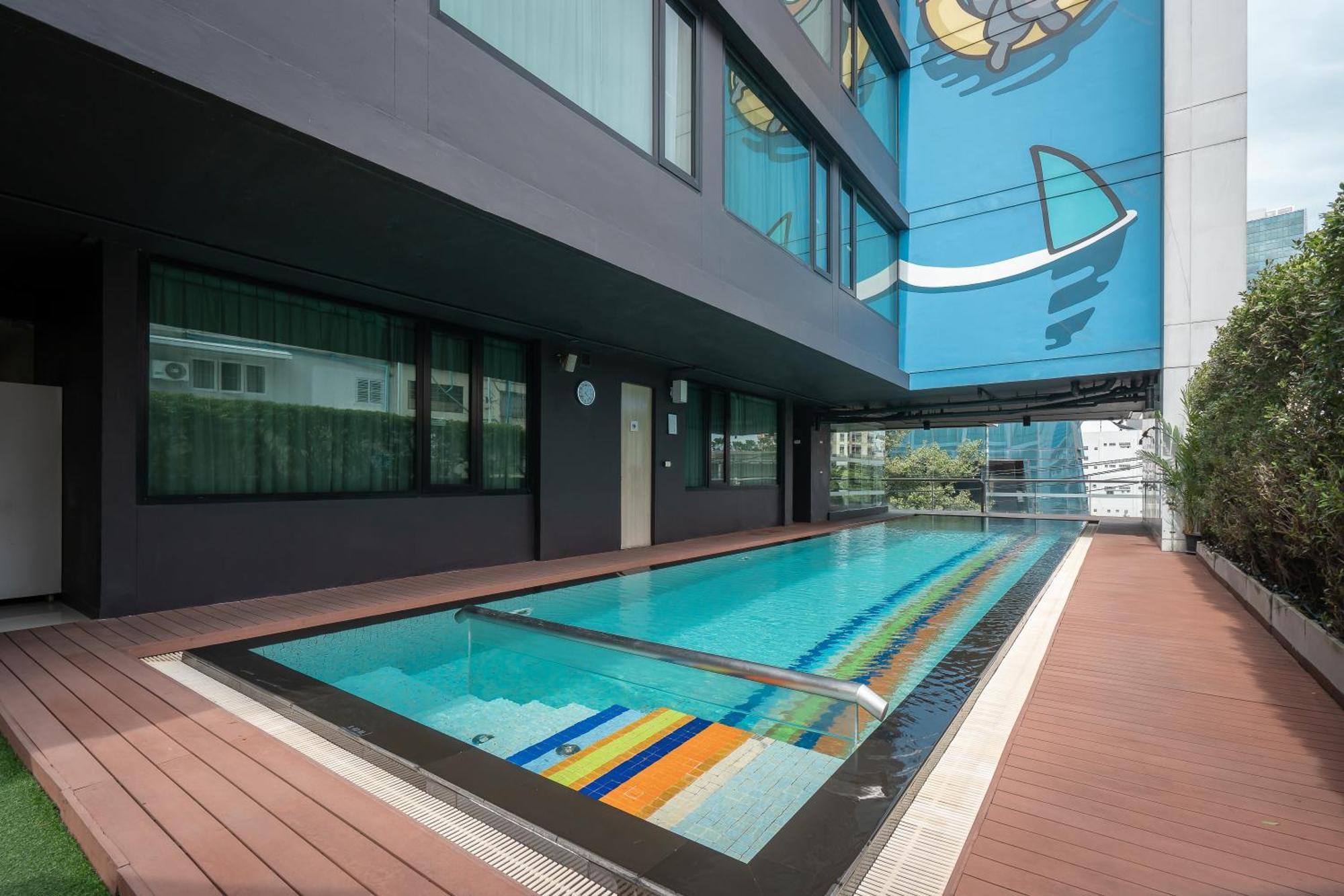 Vic 3 Bangkok Hotel Екстер'єр фото