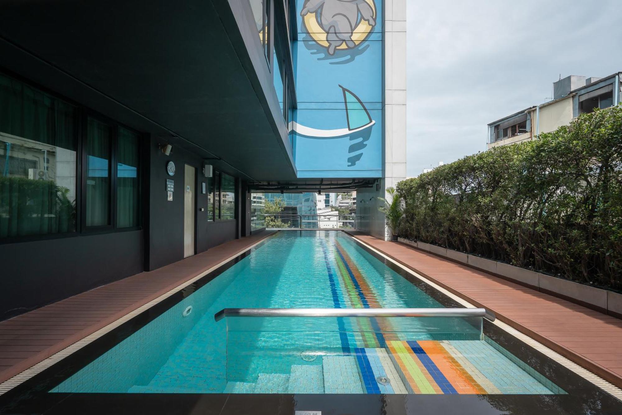 Vic 3 Bangkok Hotel Екстер'єр фото