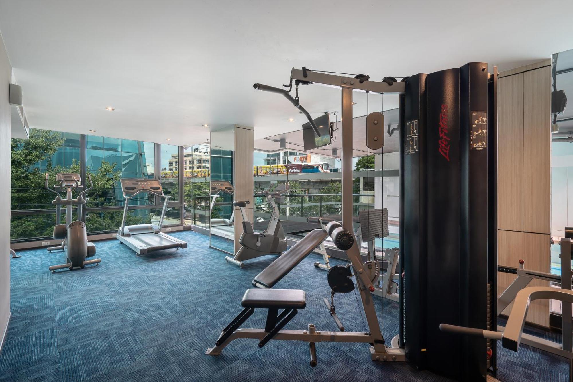 Vic 3 Bangkok Hotel Екстер'єр фото