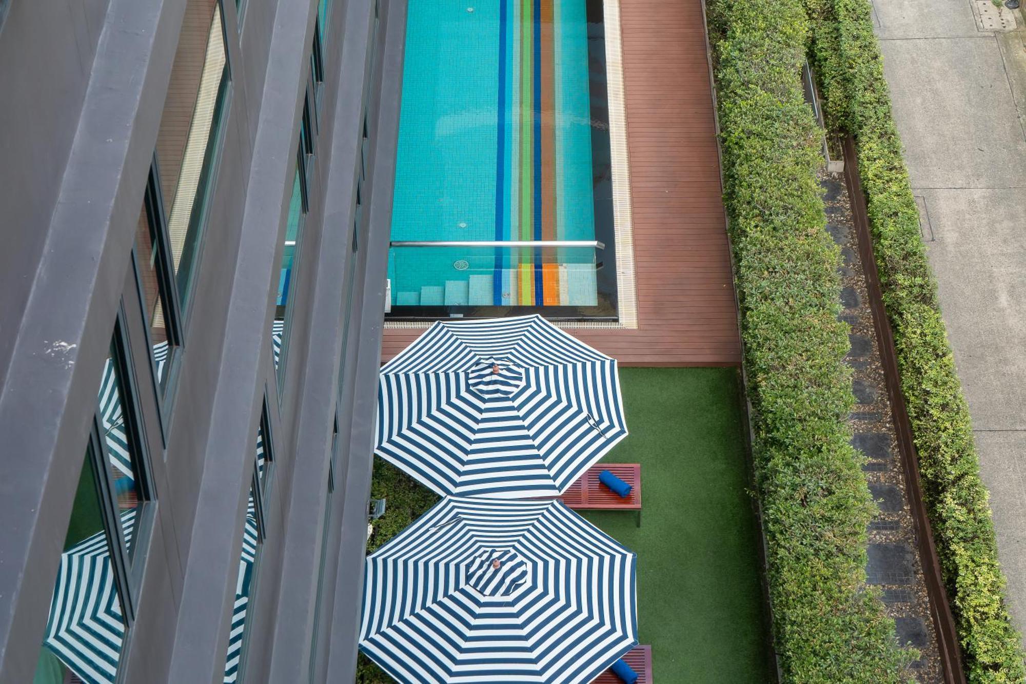 Vic 3 Bangkok Hotel Екстер'єр фото