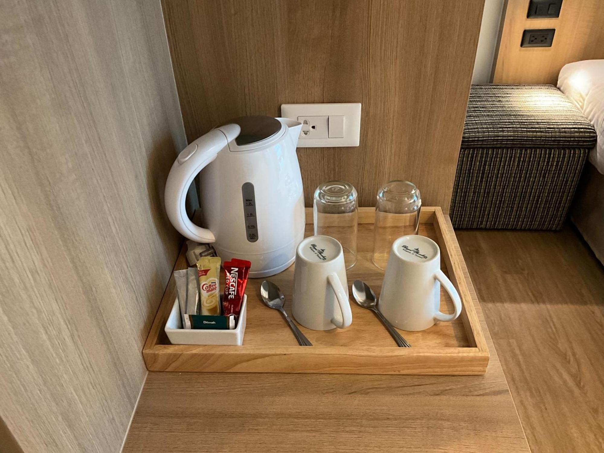 Vic 3 Bangkok Hotel Екстер'єр фото