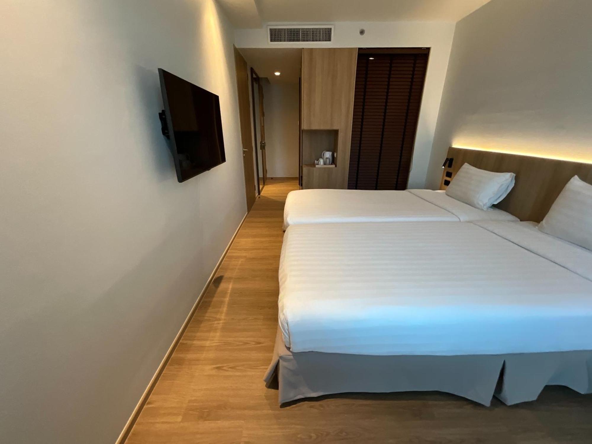 Vic 3 Bangkok Hotel Екстер'єр фото
