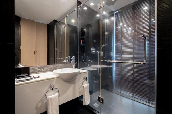Vic 3 Bangkok Hotel Екстер'єр фото